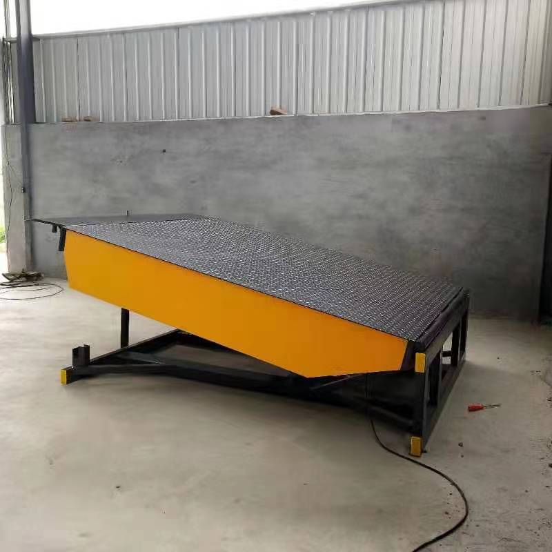固定式登車(chē)橋載重5-10噸，角度可調(diào)節(jié)，